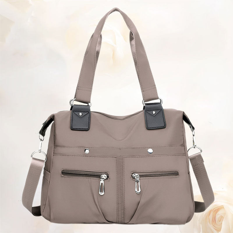 đ„VĂ„ttĂ€t axelvĂ€ska med flera fickor och stor kapacitet