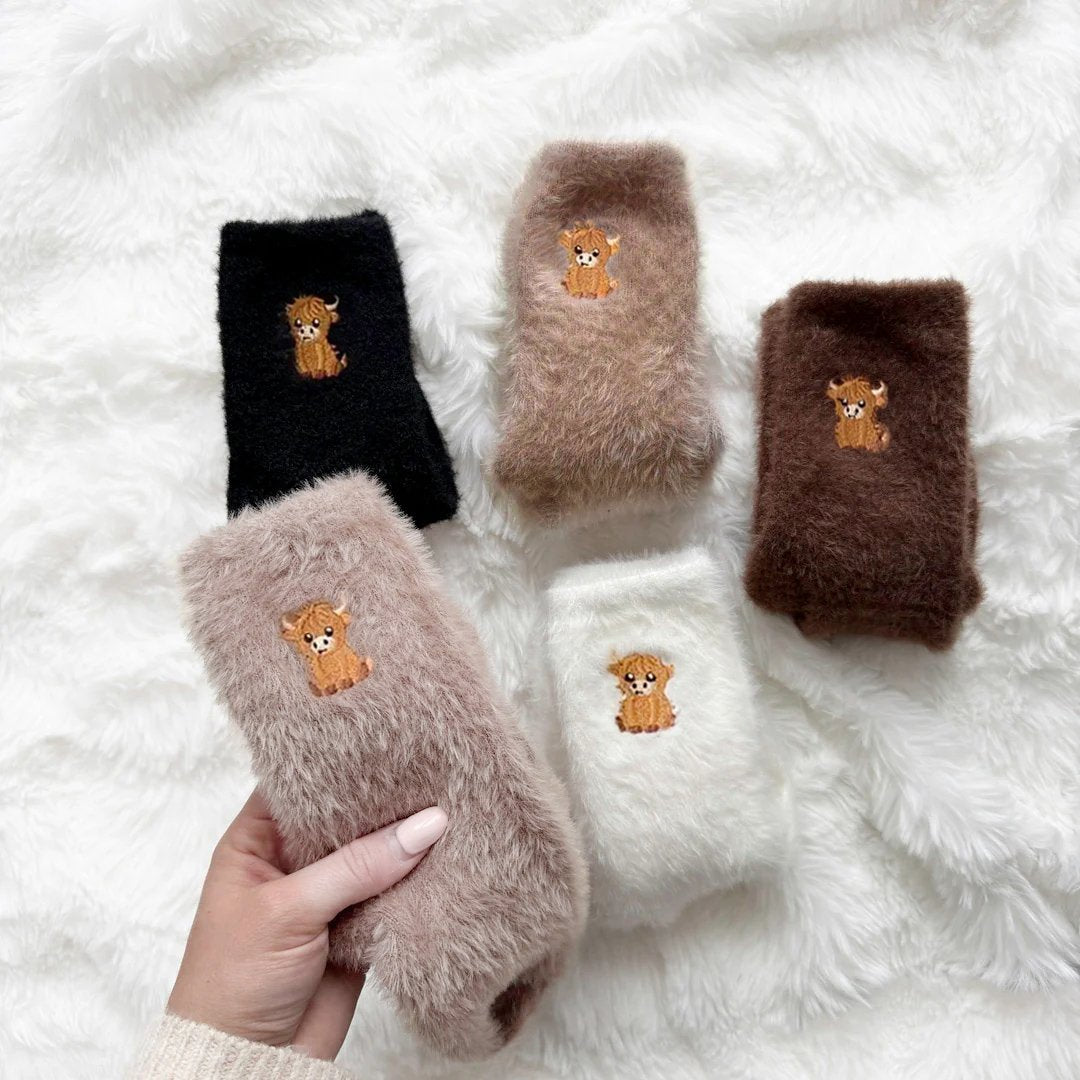 🧦Ultra-värme för kalla dagar🐮Fuzzy höglands-ko-strumpor