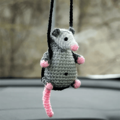 🔥 SISTA DAGEN 49% RABATT - Possum Car Charm (100% handstickad)