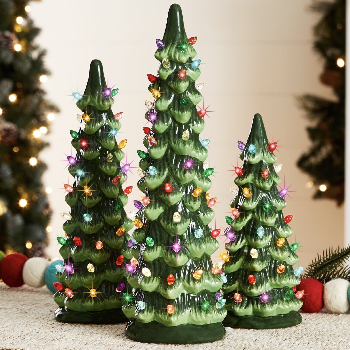 Handmålad keramisk julgran med led-lampor, förtänd🎄