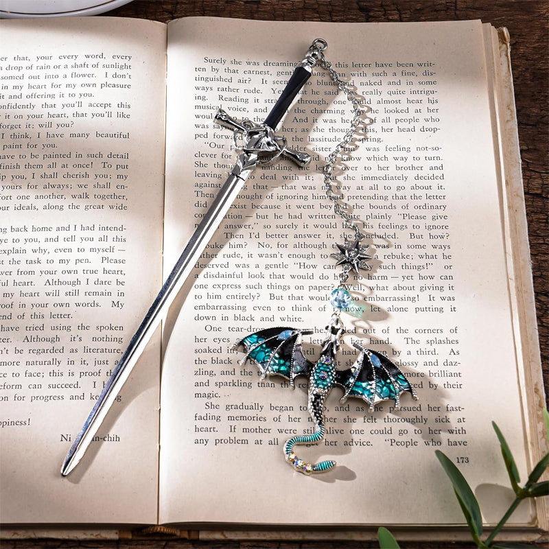 Bokmärke för fantasy-stegosaurus · Ge din läsning en touch av äventyr.