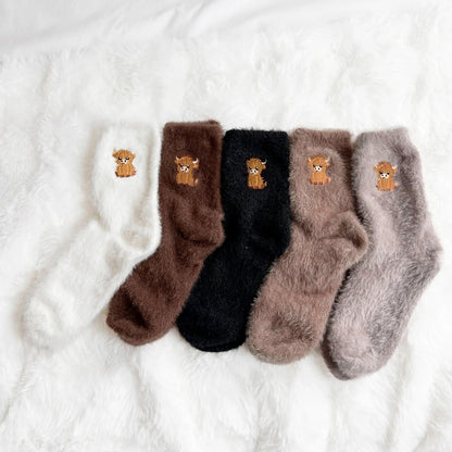 🧦Ultra-värme för kalla dagar🐮Fuzzy höglands-ko-strumpor