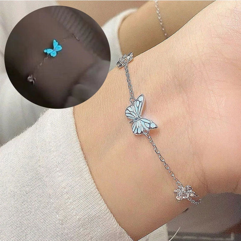 🦋 Glow-in-the-Dark Fjärilshalsband | Lys upp din unika charm 🦋