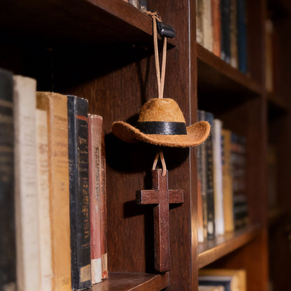 🤠 Cowboyhatt & korsbilcharm | En åktur med stil och tro 🚗✨