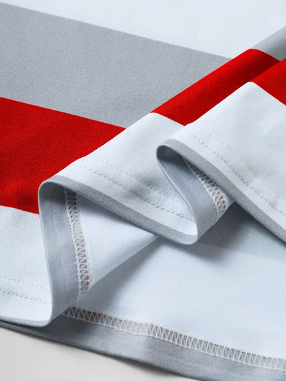 Snyggt och unikt set med randigt tryck, rundhalsad långärmad topp och långbyxor.