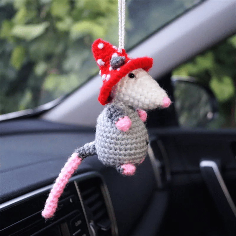🔥 SISTA DAGEN 49% RABATT - Possum Car Charm (100% handstickad)