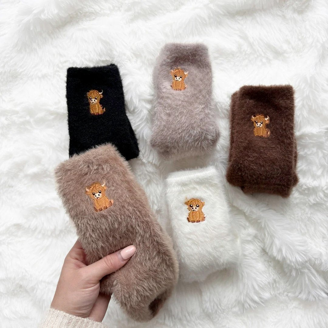 🧦Ultra-värme för kalla dagar🐮Fuzzy höglands-ko-strumpor