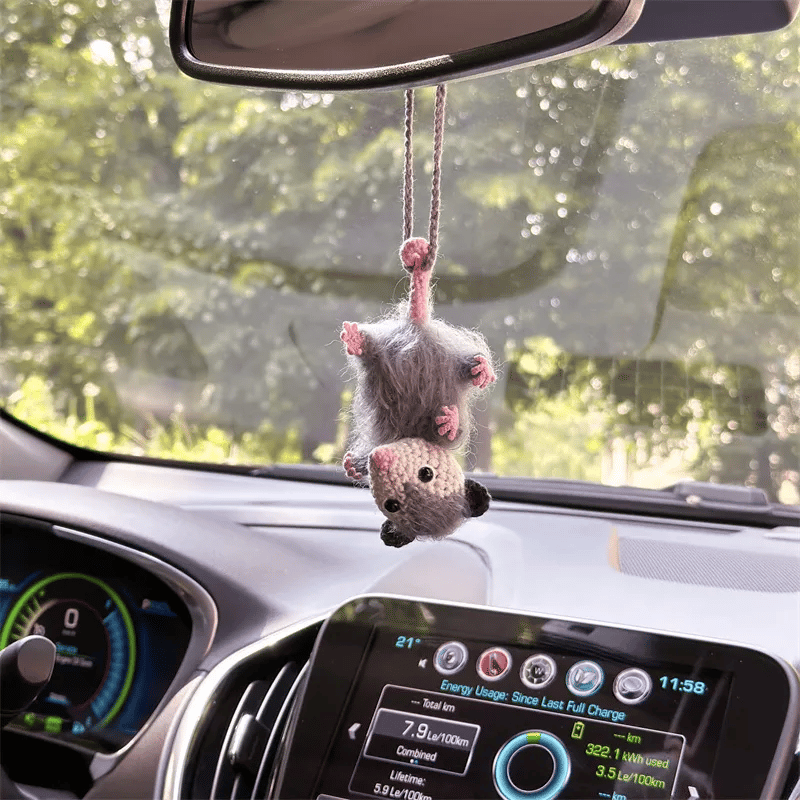 🔥 SISTA DAGEN 49% RABATT - Possum Car Charm (100% handstickad)