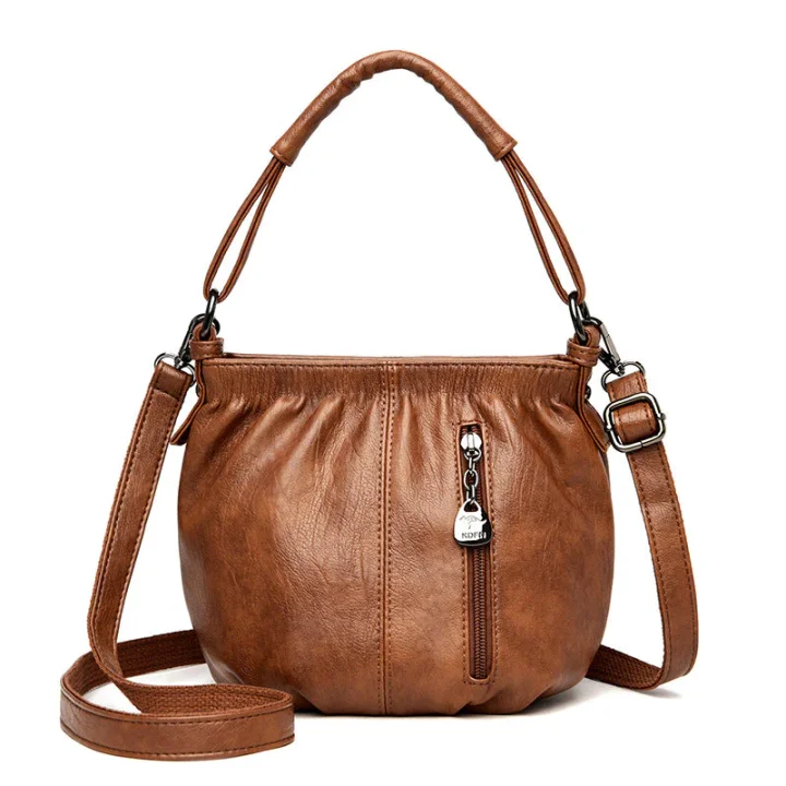 Mjuk läderväska med skrynklig design 👜✨